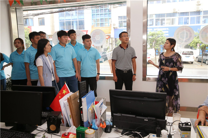 AT8V7785.JPG AT8V7785.JPG